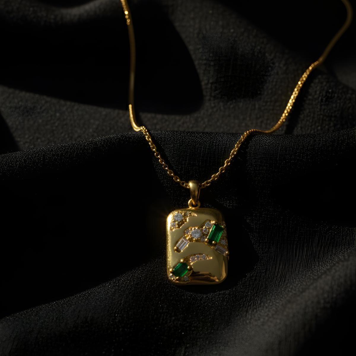 Golden Mist – Emerald Luxe Pendant Necklace